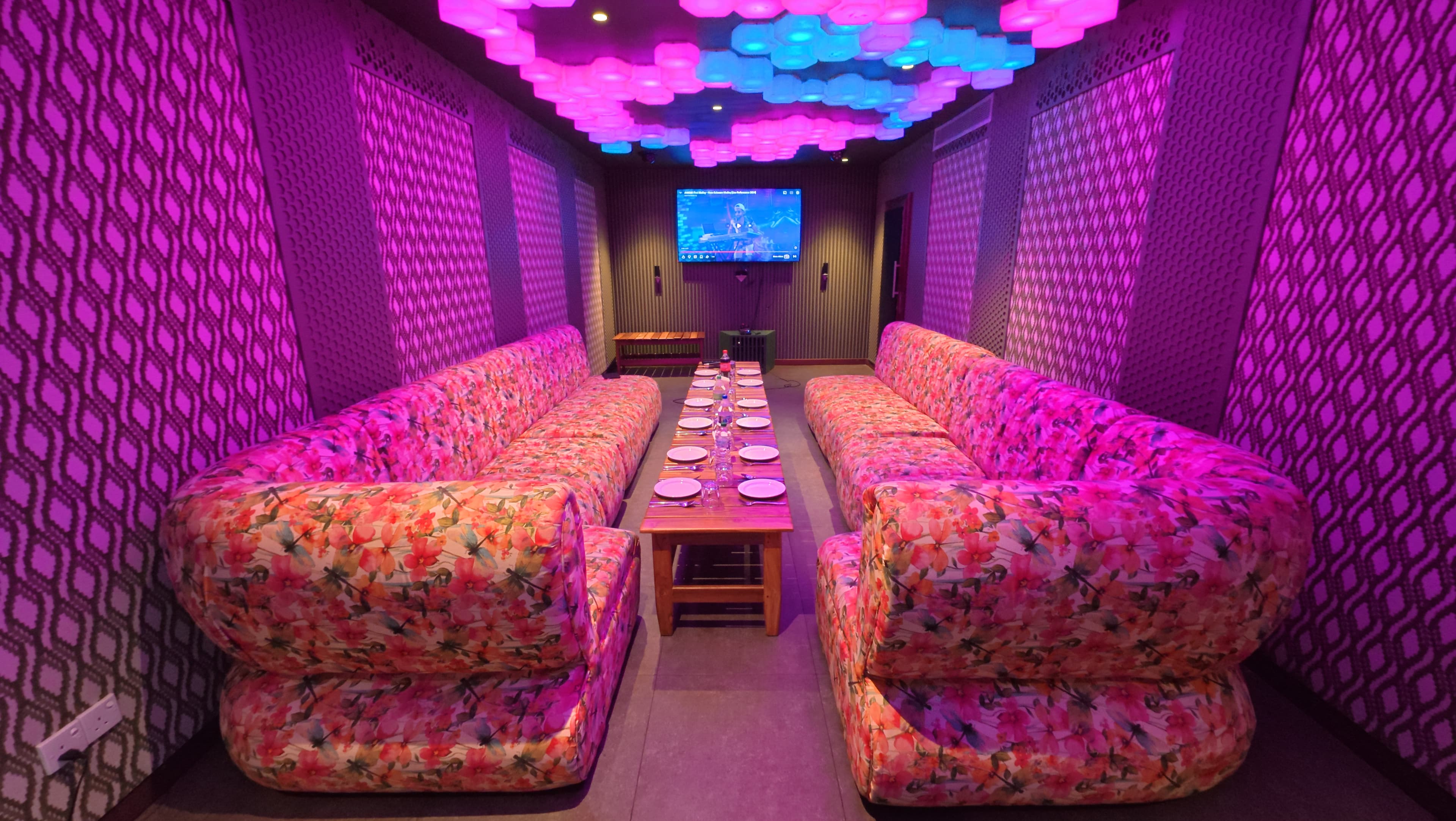 Hotel Grand Amanee - Karaoke Lounge