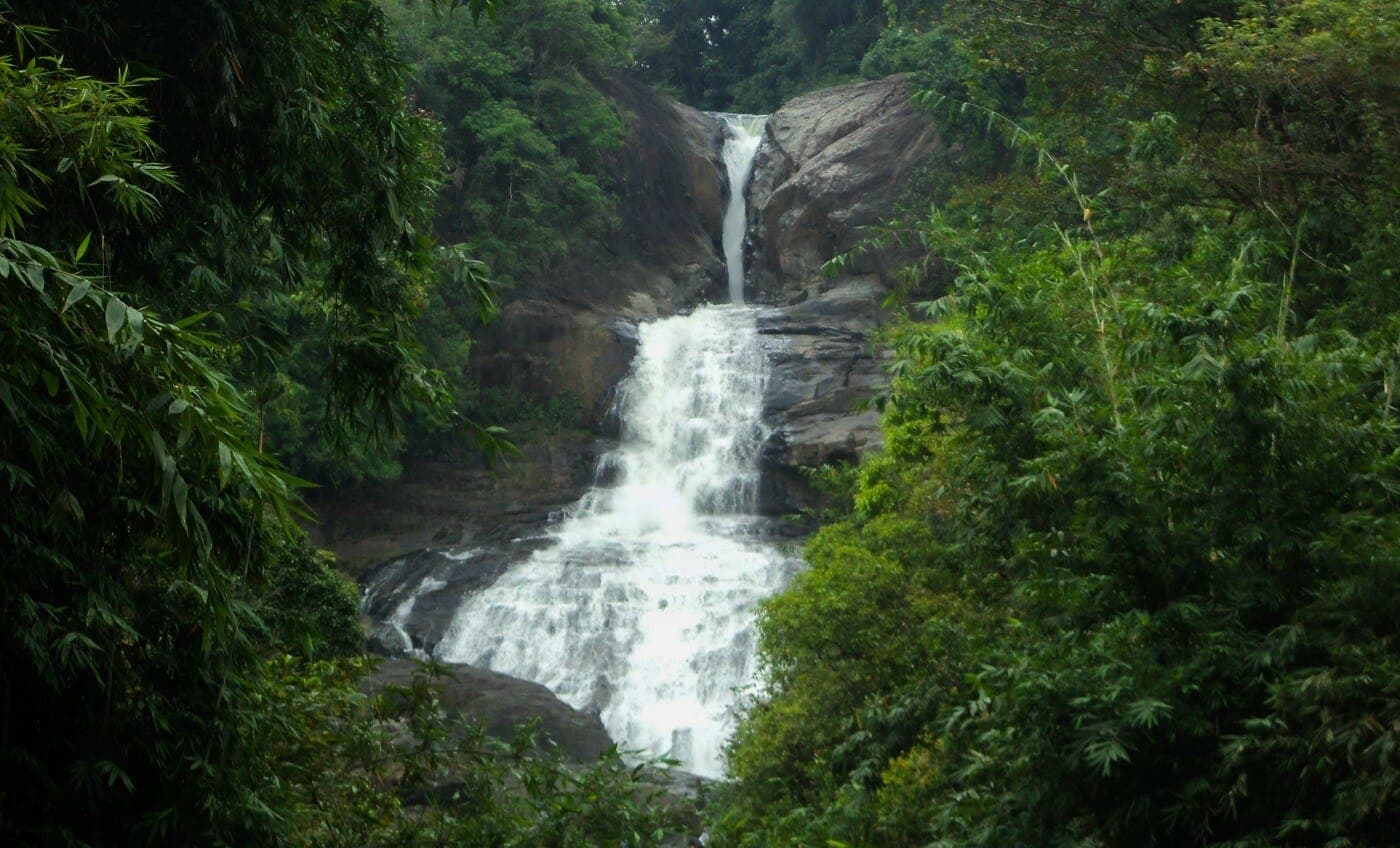 Bopath Ella Waterfall